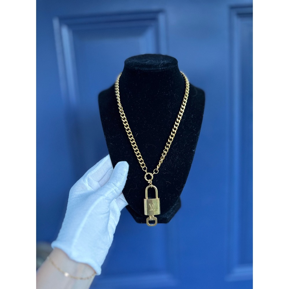Authentic Louis Vuitton Gold Padlock Key Pendant Chain Necklace‎ 301-323